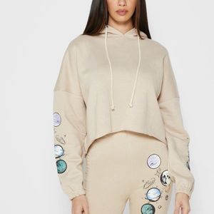 Missguided beige cropped graphic long sleeve hoodie sweatshirt women’s size 4